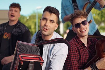 Vzrock obudil eno najlepših pesmi Za njo: Bo ta priredba nov slovenski hit?