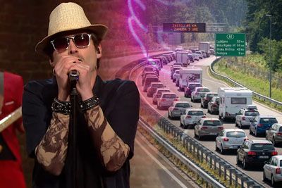 Tilen Artač nasmejal s parodijo: Pesem za DARS, zapel je o zastojih