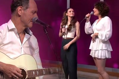 Jože Potrebuješ zapel s hčerkama: Eva in Petra ganili Slovenijo
