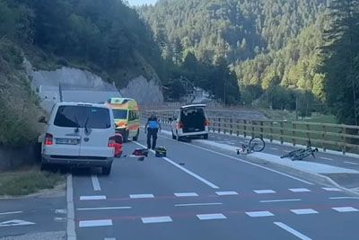 Dlje časa opozarjali, včeraj pa počilo: Po nesreči kolesarja klicali helikopter
