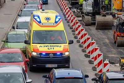Izpoved reševalca, ki pretresa Slovenijo: Rešilec obtičal sredi gradbišča
