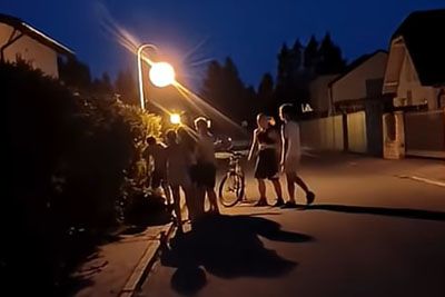 Skupina mladih seje strah po Dupleku: Posnetek pretresa Slovenijo