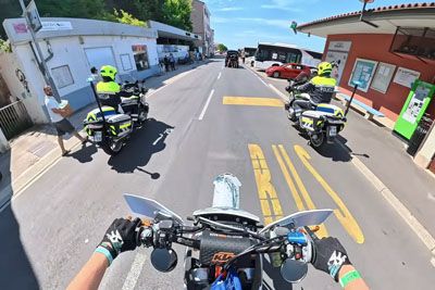 Po zadnjem kolesu mimo policistov v Piranu: Na posnetek opozoril občan