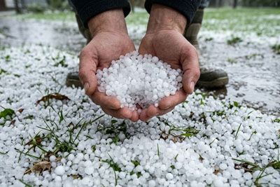 Danes ponekod možna toča: Animacija, kako nas bodo zajele padavine