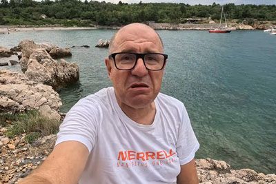 Tomaž Gorec potožil, na Krku so mu ženske pokvarile dan: »Tri krave pijane«
