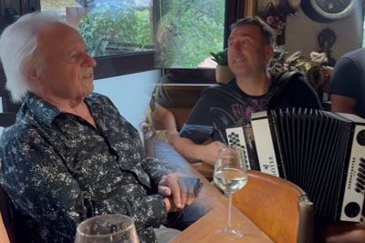 Robert Goter igral na harmoniko: Pridružil se mu je legendarni Alfi Nipič