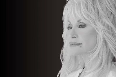 Umrla je Dolly Parton, stara 80 let: Žalostno novico v posnetku sporočil nečak