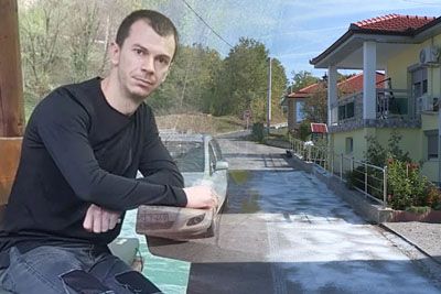 Faki pijan treščil v tri otroke pred hišo pri Cazinu, vsi ostali brez noge