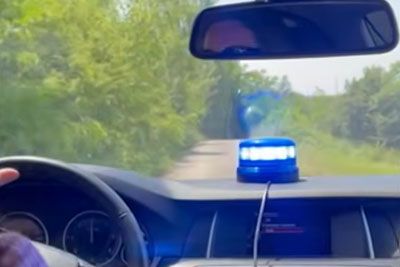 Luka Mesec v službenem vozilu BMW: Prižgal sireno in modre luči
