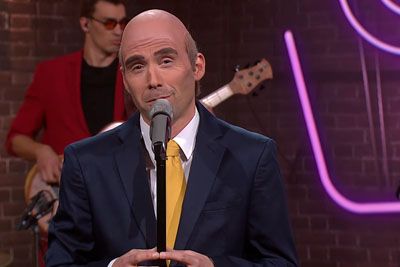 Tilen Artač kot Janez Janša zapel o RTV prispevku, parodija na Agropop že viralna