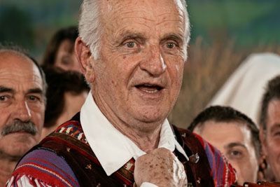 Lojze Slak ni zgolj igral harmonike, leta 1998 pokazal pevski talent