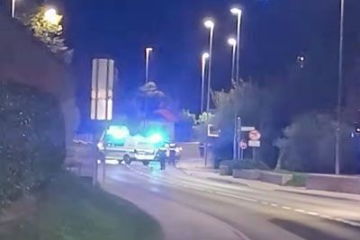 Posnetek iz Škofje Loke: Policisti streljali na 22-letnika, pred tem jih je napadel