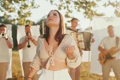 Sladki greh priredil pesem Mance Špik, ob kateri smo plesali pred 15 leti