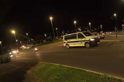 Na skuterju dohitela policiste v Kopru, vanje izpraznil gasilni aparat