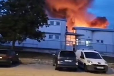 Obsežen požar v Puli, zagorelo v reciklažnem centru Metis