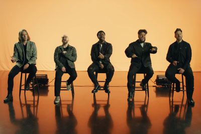 Priredba pesmi Africa, ki jemlje sapo: Pet glasov, nobenega instrumenta