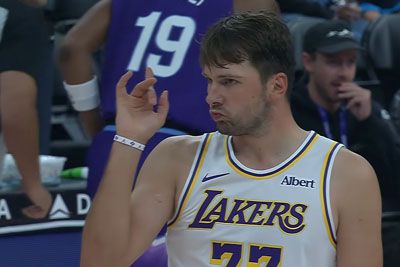 Luka Dončić se je snel z verige: Dosegel 52 točk, podrl rekorde Lakersov