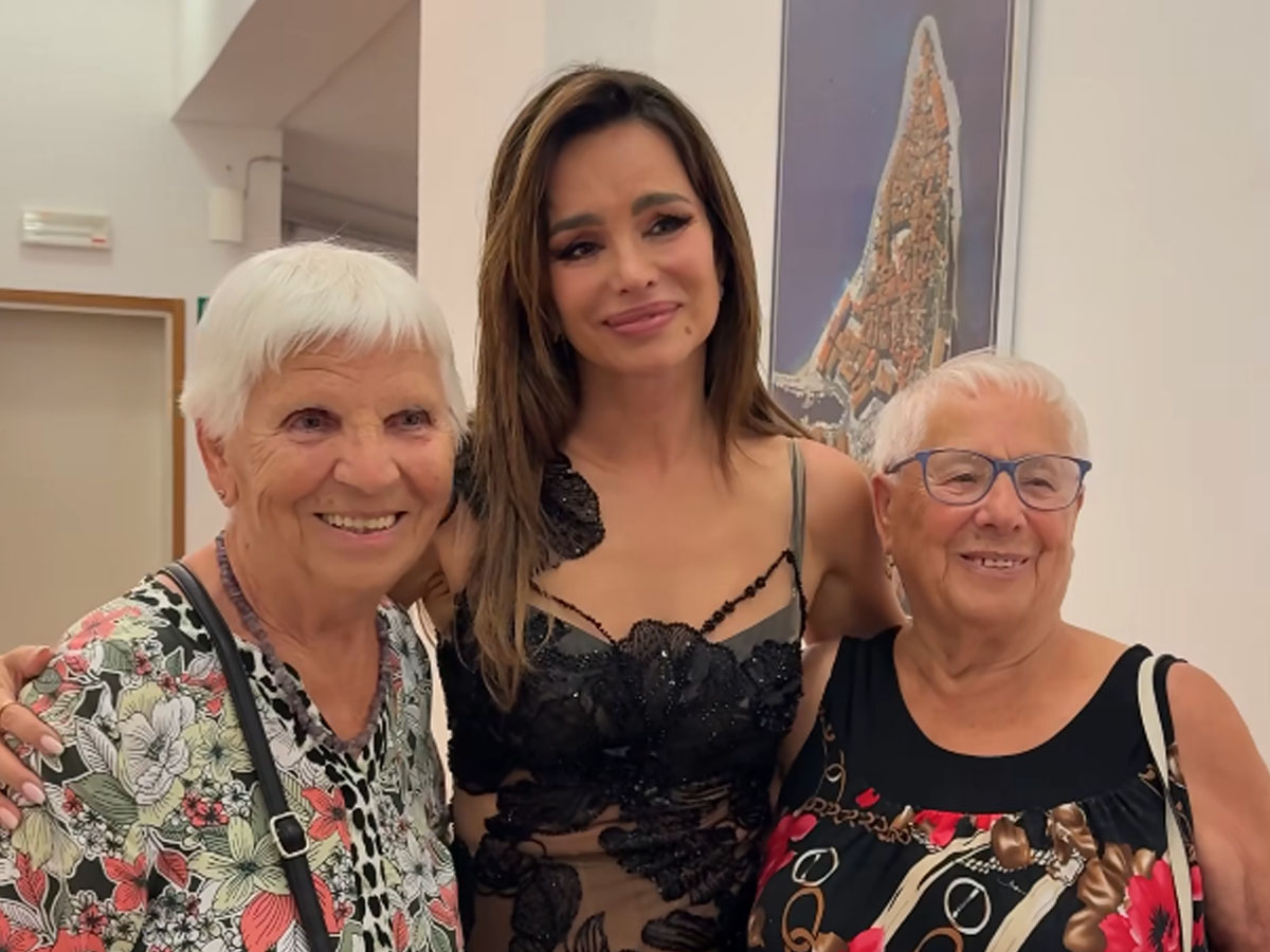 Severina ganjena nad 90-letno Kati in 83-letno Cvetko iz Slovenije, ki sta prvič v življenju bili na koncertu