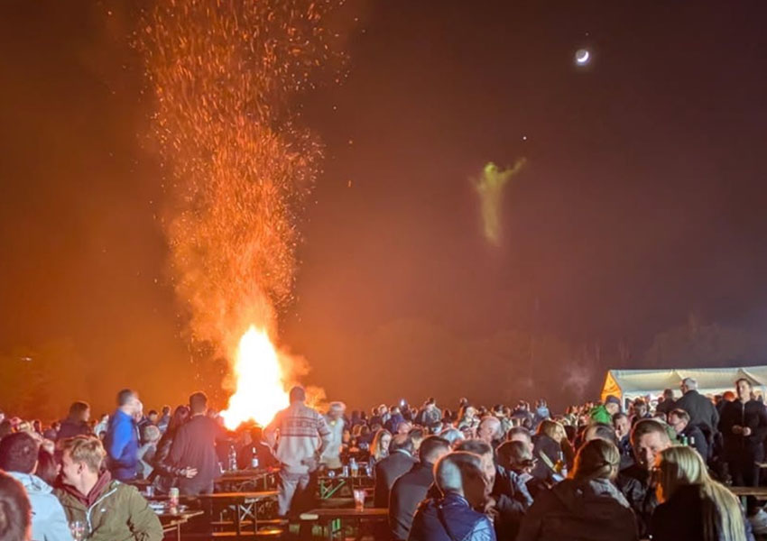 Lani na kresovanju posneli belo podobo ob ognju, ki spominja na angela