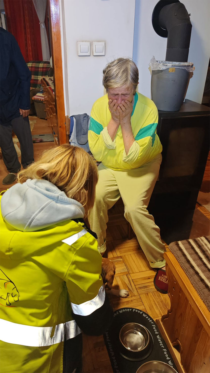 Veselje lastnice beagla, ko so ji domov pripeljali izgubljenega kužka