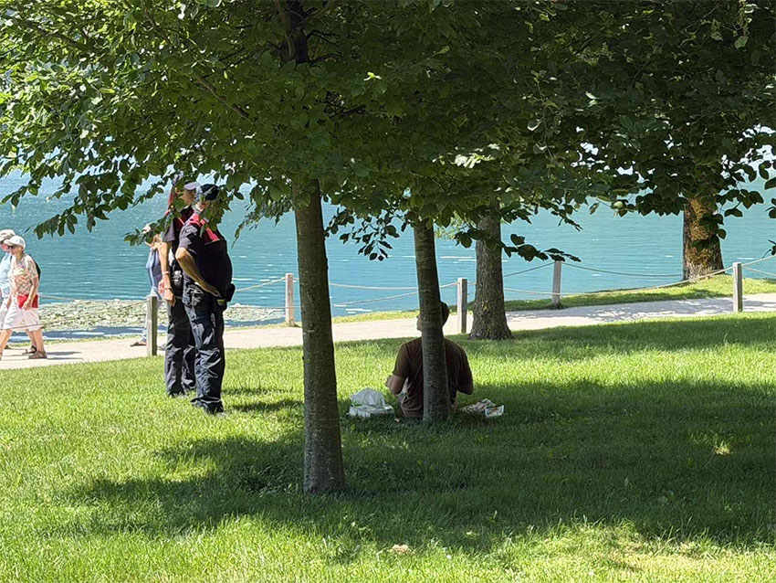 Redarji na Bledu izvajajo nadzor javnih površin