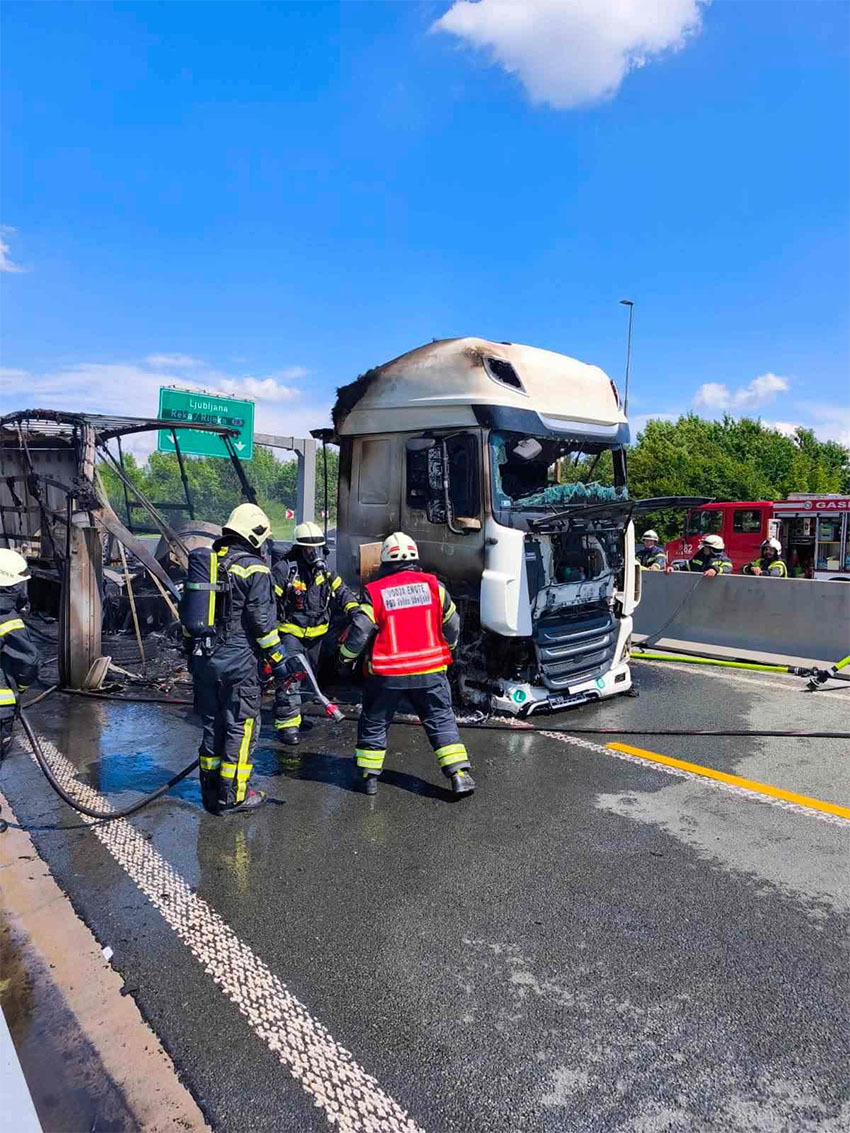 Posledice požara na tovornjaku na vipavski hitri cesti