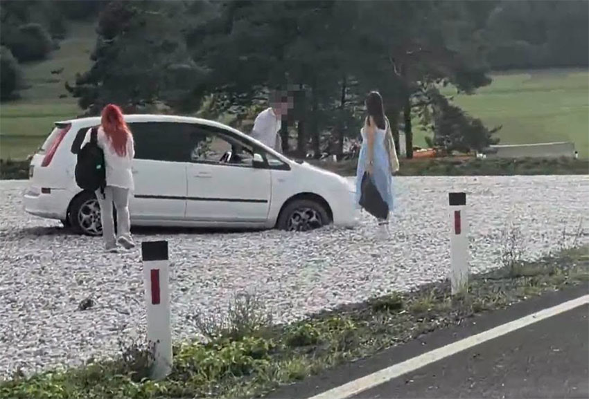 Obtičali v pesku na izvozu, ker so se želeli izogniti koloni vozil