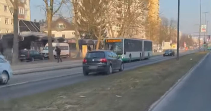 VIDEO: Nevarna Vožnja Sredi Ljubljane: Na Celovški Cesti Peljala V ...