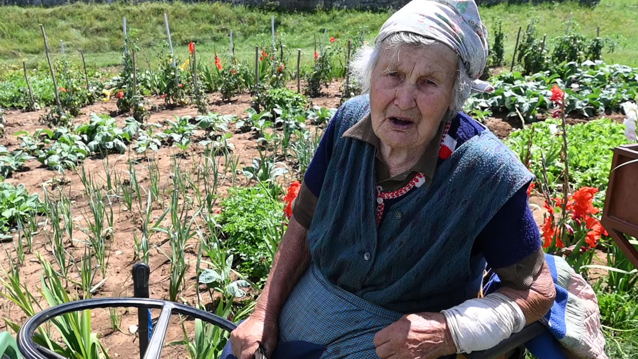 95-letna babica Francka recitirala Prešerna, pokazala je spoštovanje do slovenske kulture