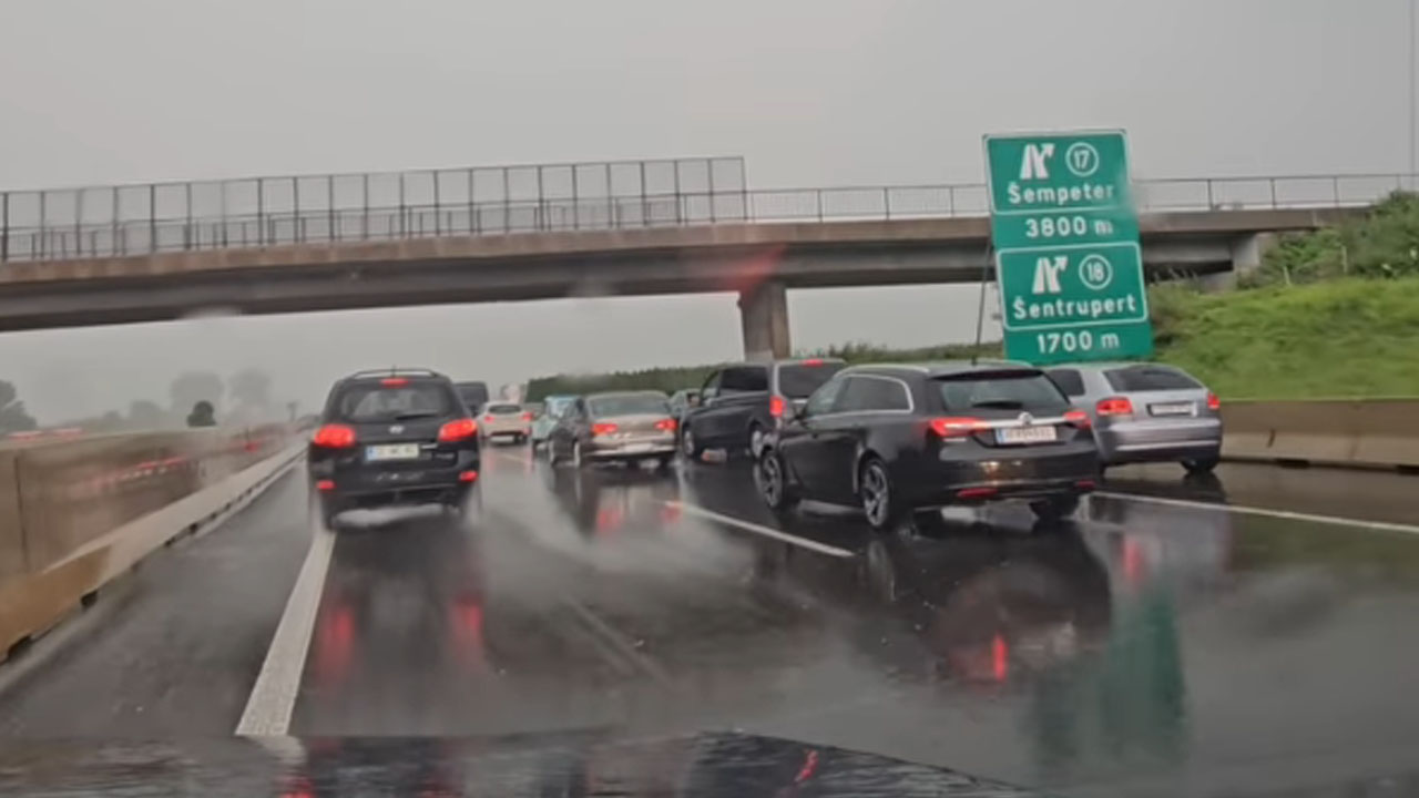 Neumnosti voznikov na štajerski avtocesti med današnjim neurjem s točo