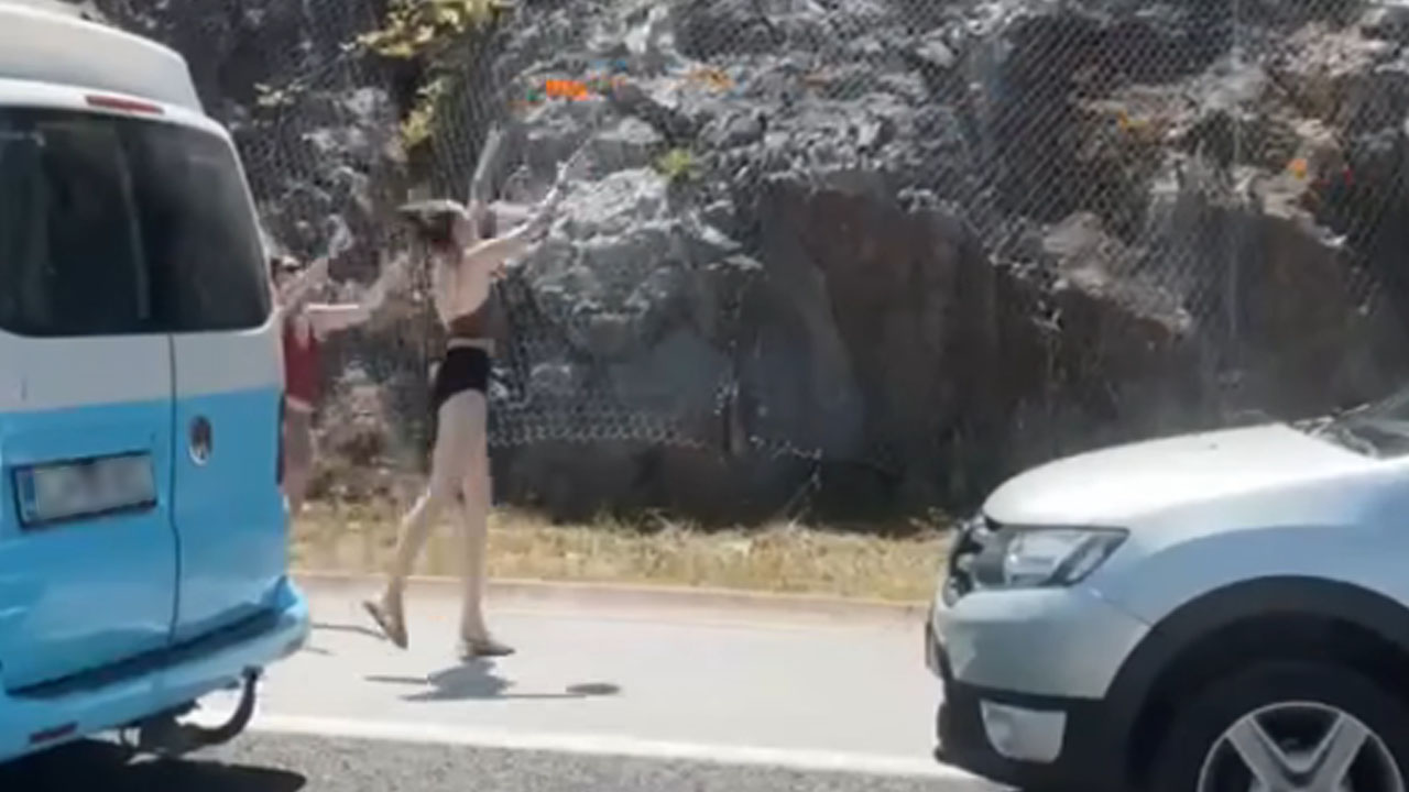 Skupina mladostnikov si je na slovenski avtocesti med zastojem podajala frizbi