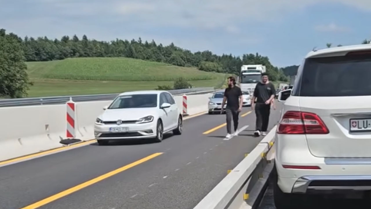 Trije moški hodili po prehitevalnem pasu na slovenski avtocesti