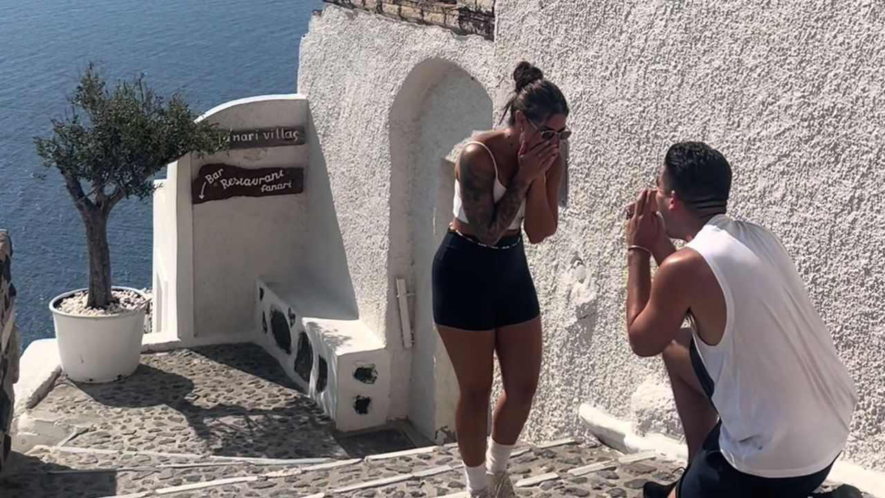 Zaroka na Santoriniju se spremeni v oglas za Snickers