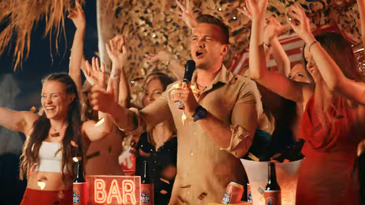 Luka Basi navdušil z novo pesmijo Konoba