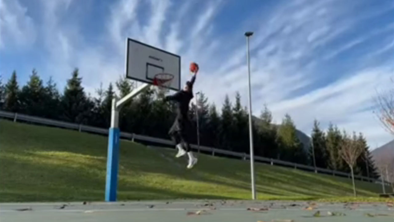 Benjamin Šeško pokazal talent v zabijanju na koš