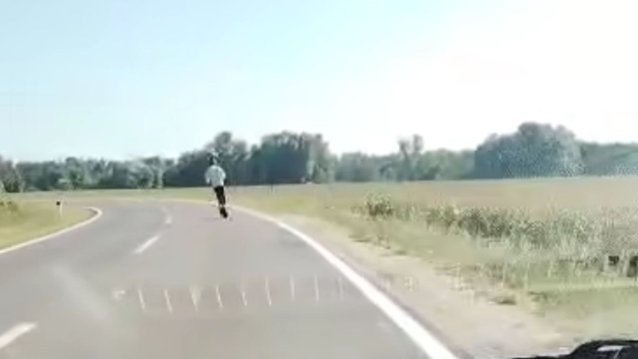 Voznik električnega skiroja na cesti v Prekmurju vozil s hitrostjo višjo od 80 km/h