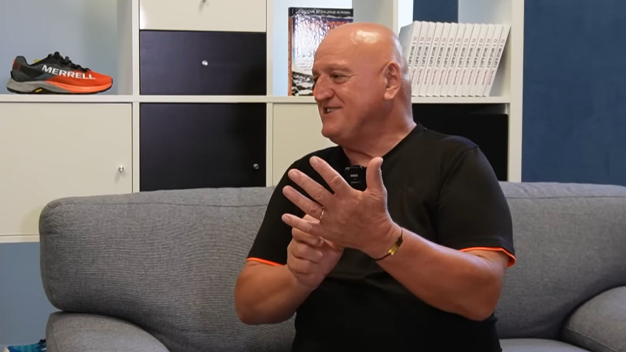 Martin Strel izgubil nedolžnost, ko je bil star 10 let. Nekoč je med kontrolo policista prijel za vrat