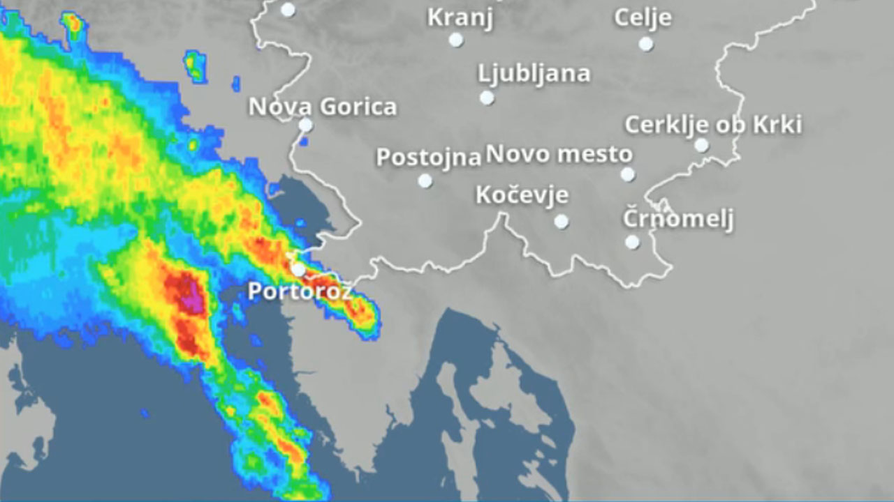 Arso izdal nujno opozorilo, Sloveniji se bliža nevihta z vleiko točo