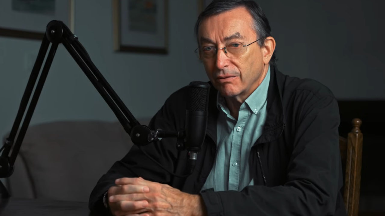 Športni komentator Andrej Stare je zaradi sepse pristal v bolnišnici, med pregledom so mu nato odkrili raka na debelem črevesju