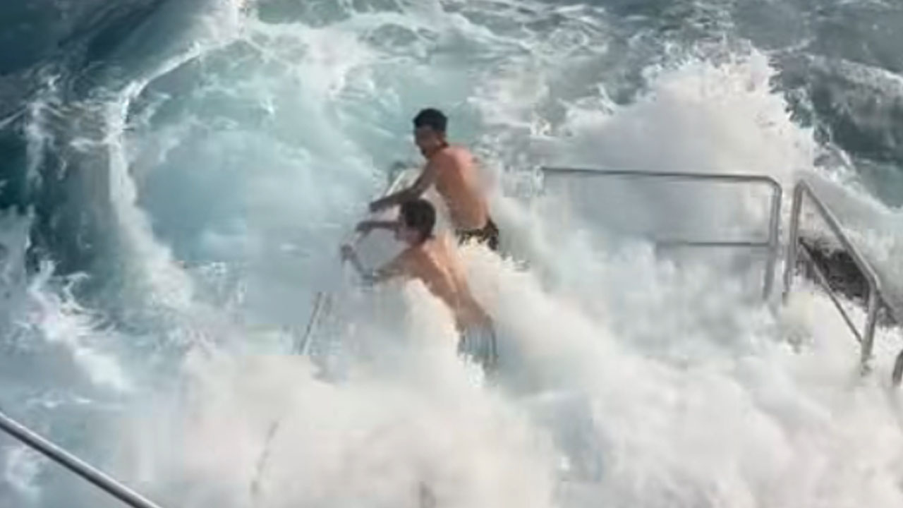 Razburkano morje na Hrvaškem odneslo dva turista