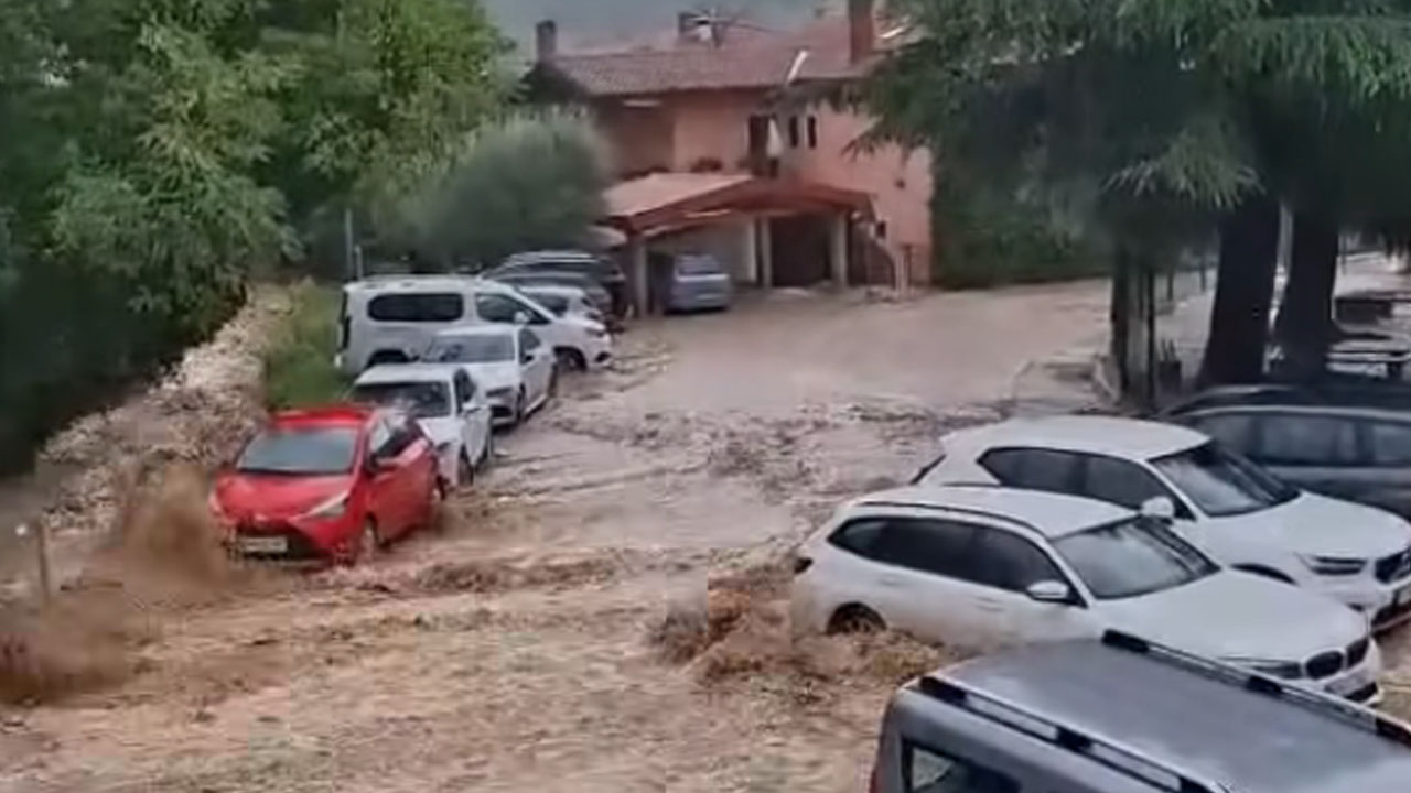 Kritično stanje v Dekanih, reke so prestopile bregove