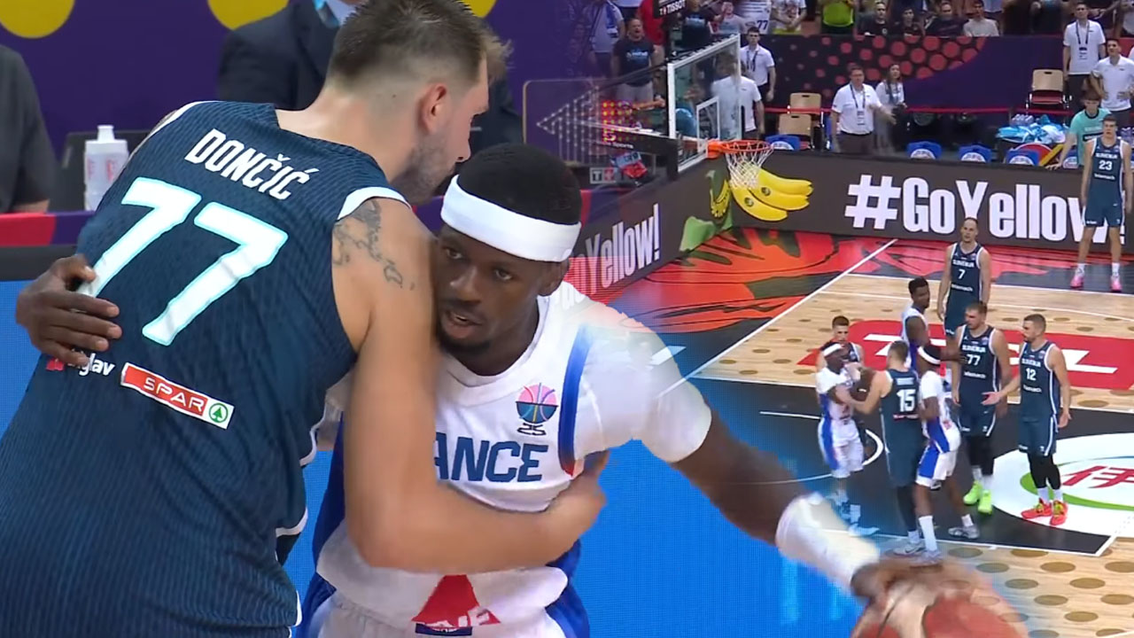 Francoski košarkar Sylvain Francisvo na tekmi proti Sloveniji poskrbel za nešportno potezo