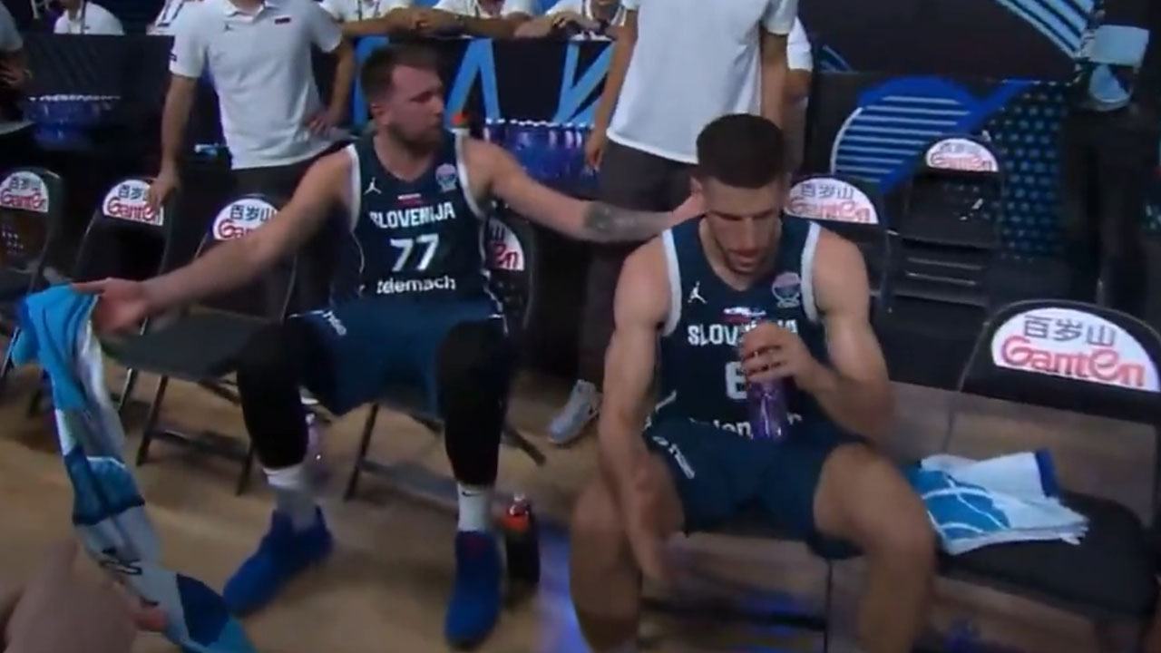 Luka Dončić je imel vsega dovolj, med minuto odmora je na tekmi proti Italiji okregal soigralce