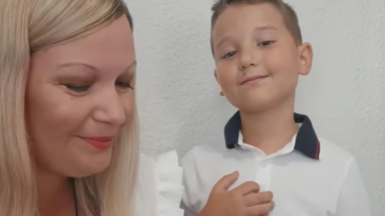 Maja Mirkac in 9-letni sina Jakob sta zapela Slakovo pesem Čebelar