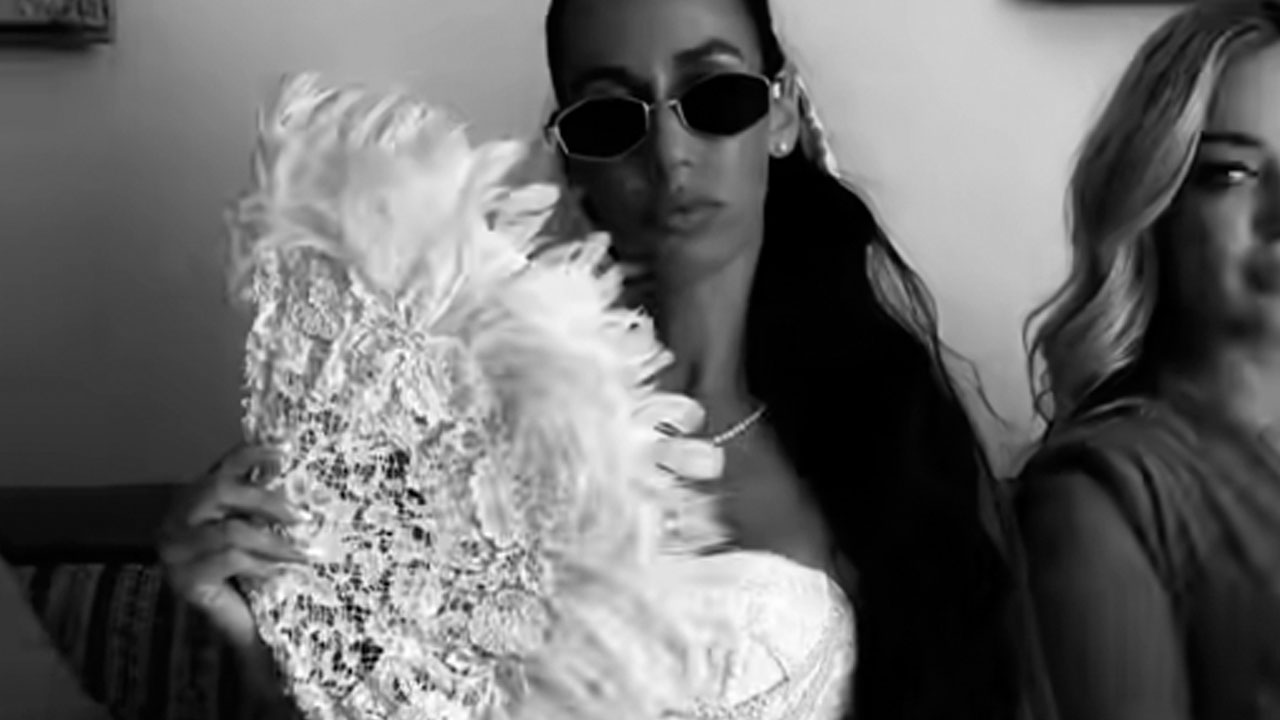 Tina Gaber v posnetku pokazala svojo poročno obleko