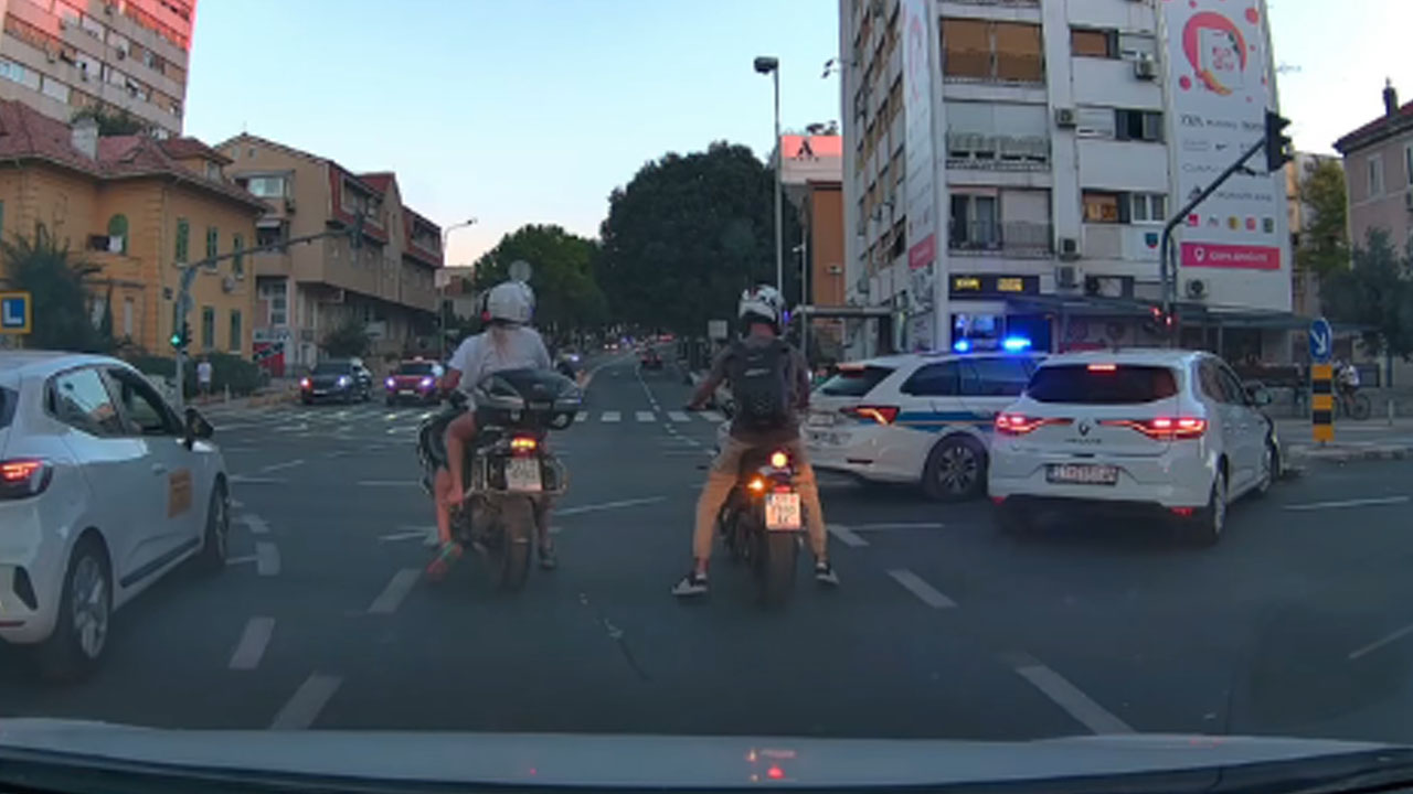 Na križišču v Splitu je prišlo do prometne nesreče, v katero je bilo udeleženo policijsko vozilo