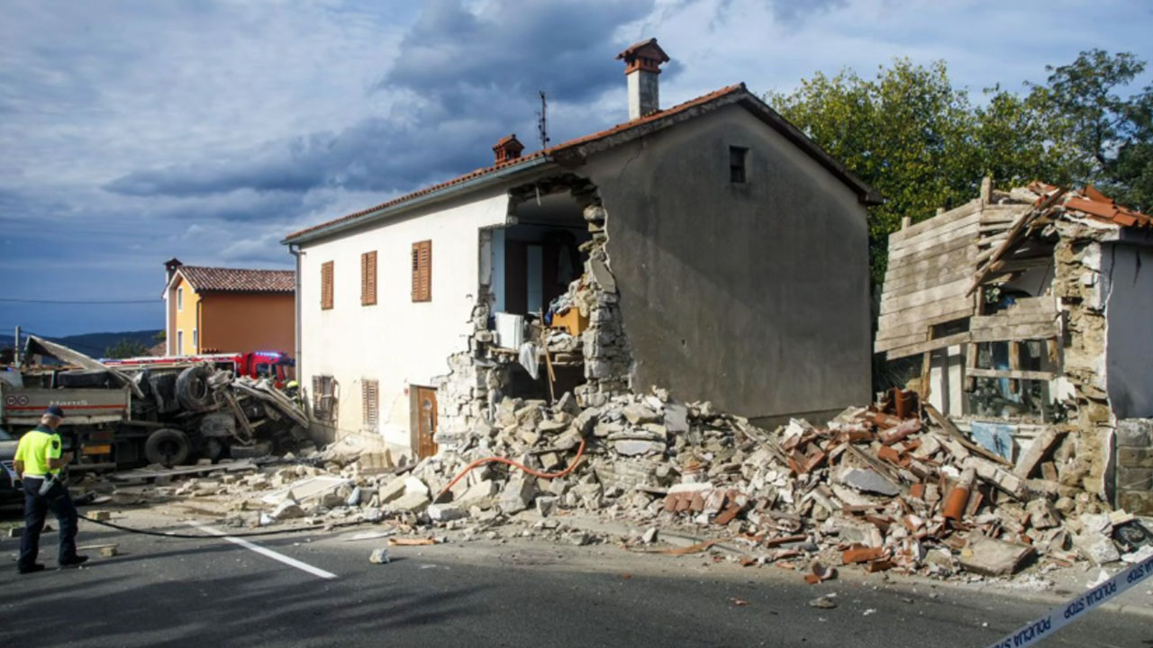 Izjava lastnika in podnajemnice hiše, ki jo je v Sv. Antonu pri Kopru delno porušil tovornjak