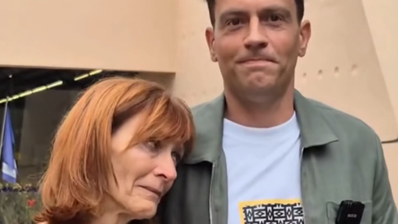 Sin hvaležen svoji mami, ki mu je podarila ledvico in mu rešila življenje