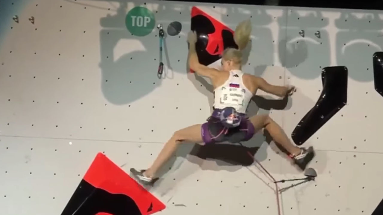 Janja Garnbret je postala svetovna prvakinja v težavnostnem plezanju