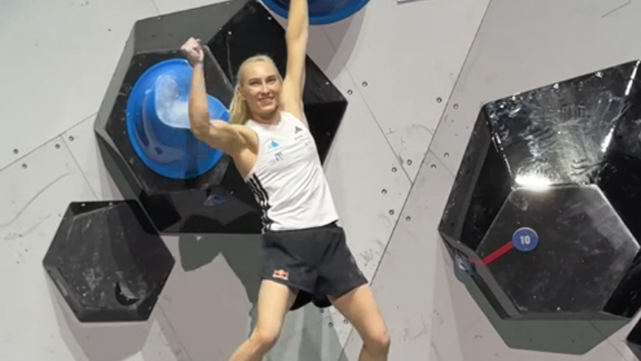 Janja Garnbret je osvojila še drugo zlato medaljo na svetovnem prvenstvu v športnem plezanju
